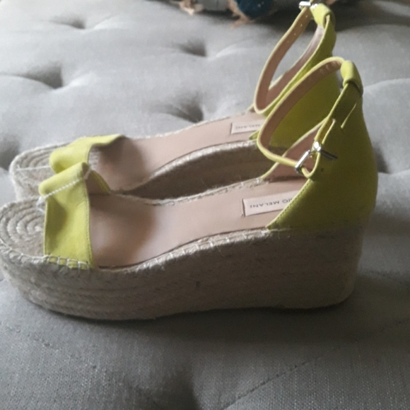 Sandals NWT - Picture 2 of 3